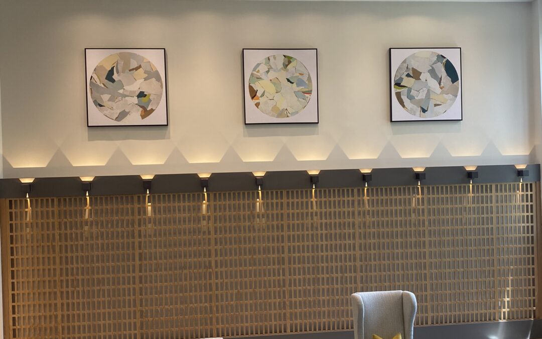 Choosing Frames That Complement Your Hotel’s Interior Design Themes